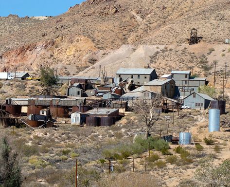 Desert Ghost Town, Small Desert Town Aesthetic, Desert Town Aesthetic, Small Desert Town, American Countryside, Canyon Moon, Old Western Towns, Town Aesthetic, Desert Town