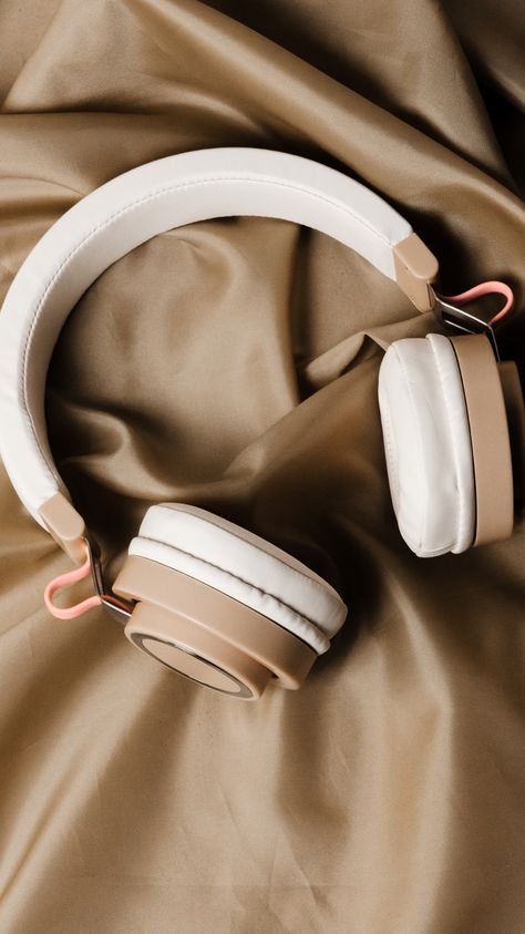 Beats Headphones Aesthetic, Headphones Art, Headphones Aesthetic, Cute Headphones, Tech Aesthetic, Simple Phone Wallpapers, Brown Aesthetic, Beats Headphones, Autumn Theme