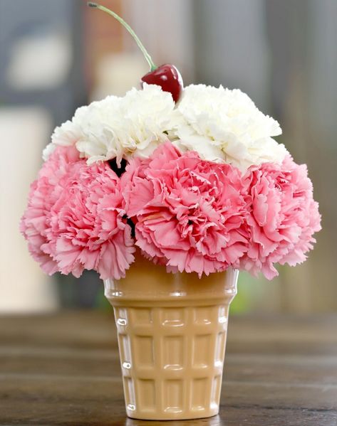 Diy Sundae, Cone Centerpiece, Carnation Centerpieces, Happy Birthday Floral, Floral Ice, Ice Cream Theme, Spring Floral Arrangements, 50th Anniversary Party, Pumpkin Flower