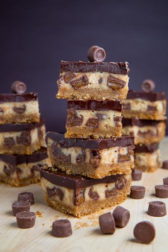 Rolo Cheesecake Bars Rolo Cheesecake, Brownie Cheesecake, Cheesecake Bar Recipes, Torte Cupcake, Cheesecake Brownies, Cheesecake Bars, Piece Of Cake, Eat Dessert First, Yummy Sweets