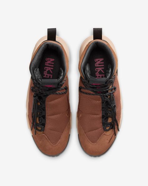 Nike Magmascape x sacai Men's Shoes. Nike UK Nike Sacai, Nike Swoosh Logo, Tan Guys, Everyday Shoes, Sneaker Brands, Shoe Care, Hiking Boots, Nike Men, Sunglasses Accessories