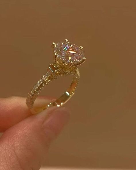 Expensive Diamond Rings, خواتم خطوبة, Cute Promise Rings, Fesyen Islam, Pretty Engagement Rings, Dream Wedding Ring, Cute Engagement Rings, Future Engagement Rings, Dream Engagement