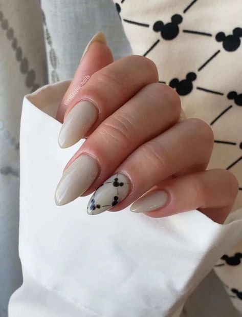 Brown Disney Nails, New Years Disney Nails, Disney Christmas Nails Simple, Disney Nails 2024, Almond Nails Disney, Thanksgiving Disney Nails, Wdw Nails, Fun Disney Nails, Minimalist Disney Nails