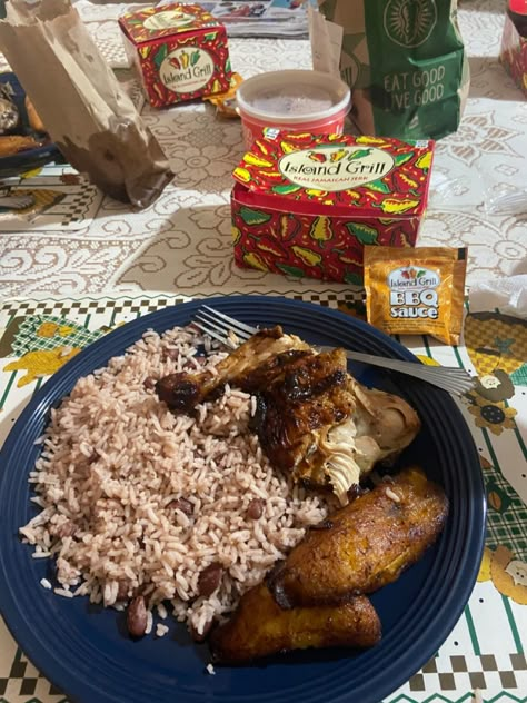 Jamaican Food Aethstetic, Jamaican Aesthetic, Food Aethstetic, Jamaican Food Recipes, Weight Smoothies, Jamaica Food, Island Gyal, Friends School, Jamaican Culture