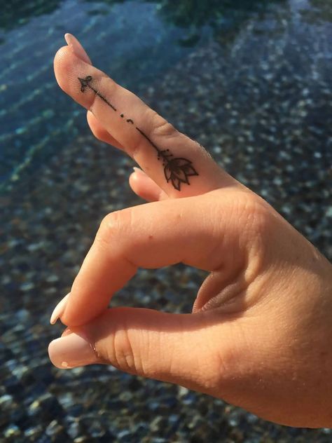 semicolon arrow tattoo on finger Tattoo Arrow, Tattoo Finger, Semi Colon, Finger Tats, Semicolon Tattoo, Trendy Tattoo, Arrow Tattoo, Arrow Tattoos, Flower Style