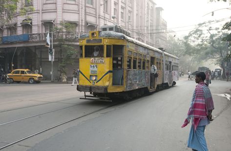 These top places to visit in Kolkata will give you a real feel for the city, and its history and culture. Kolkata Tram, Snap Morning, Car Snap, Bengali Culture, Urban Sketch, Watercolor Architecture, Cultural Capital, Study Photography, Picnic Spot