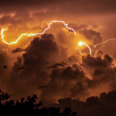 Burning Sun Aesthetic, Lightning Aesthetic Yellow, Fire Pfp Aesthetic, Lighting Aesthetic Storm, Thunder Aesthetic, Orange Thunder, Heat Lightning, Air Aesthetic, Lightning Powers