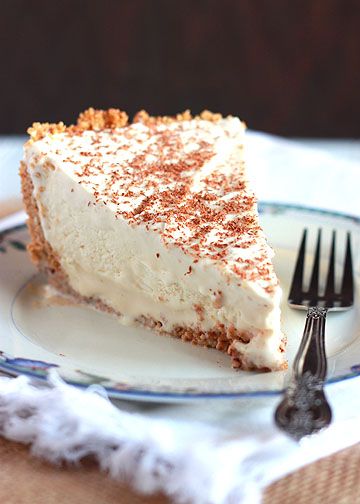 Frozen Brandy Alexander Pie - I'd have to leave the liquor out... Gram Cracker, Brandy Alexander, Pudding Cheesecake, Pie Easy, Cheesecake Pie, Butterscotch Pudding, Frozen Pie, Good Pie, Eat Dessert First