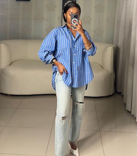 Stripped Shirt Women, White Denim Jeans Outfit, Striped Blouse Outfit, Blue Striped Shirt Outfit, Striped Shirt Outfit, Blouse Styling, Fits Ideas, Shirt Outfits, White Gown