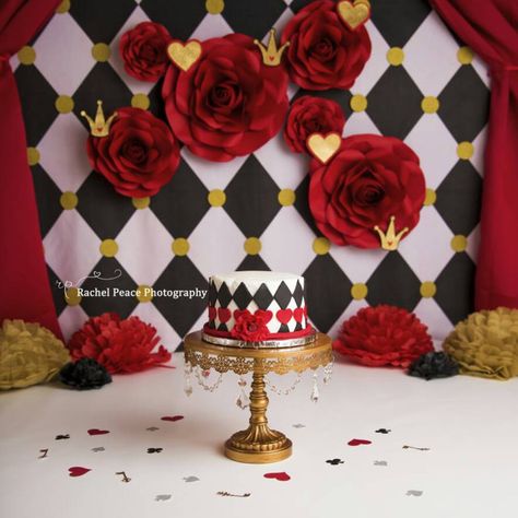 Queen Of Hearts Backdrop, Queen Of Hearts Diy, Queen Of Hearts Party, Hearts Decor, Hearts Garland, Red Birthday Party, Alice In Wonderland Tea Party Birthday, 32 Birthday, Alice In Wonderland Birthday