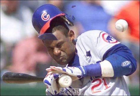 Painful Baseball Mishaps Caught At Just The Right Moment - Neatorama Sports Fails, Sammy Sosa, Funny Sports Pictures, Baseball Pictures, Baseball Humor, Sports Movie, Perfectly Timed Photos, Base Ball, Embarrassing Moments