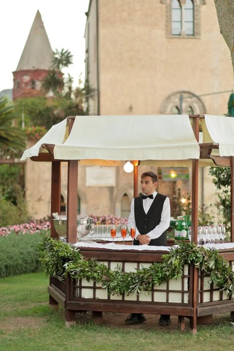 From watercolor wedding crests to latticework panels, we're giving these creative wedding bar ideas top marks for their equal parts confidence, beauty and function! Diy Bar Wedding, Wedding Bar Ideas, Villa Cimbrone, Monique Lhuillier Wedding Dress, Wedding Pool Party, Bee Wedding, Pool Wedding, Amalfi Coast Wedding, Bar Wedding