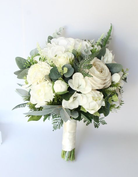 Ivory Wedding Flowers Bouquet, Bridesmaid Winter, Bridal Flower Bouquet, White Bridal Flowers, White Ivory Wedding, Ivory Wedding Flowers, Simple Wedding Bouquets, Faux Flower Bouquets, Bouquet Bridesmaid