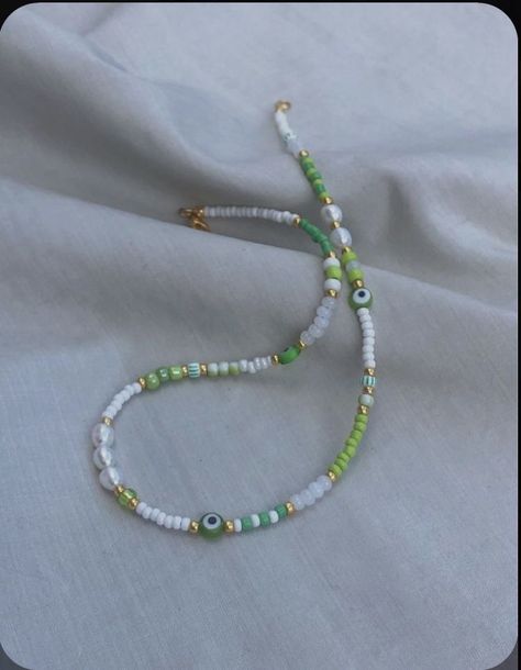 Ideas For Beaded Necklaces, Green Diy Jewelry, Pearl Necklace Diy Ideas, Pearl Seed Bead Necklace, Minimalist Beaded Jewelry, Trending Beaded Jewelry, Beaded Jewellery Ideas, Beads Jewellery Designs Ideas, Cute Necklace Ideas