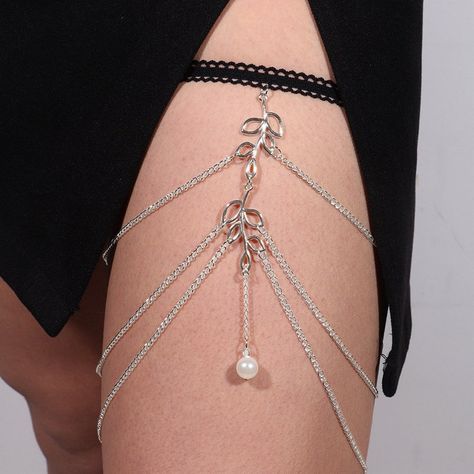 Overview:100% new design and high quality. Must-have for fashion women. Have a beautiful appearance. Specifications: Material: Alloy Style: Europe and America Shape: geometric Processing: Electroplating Style: women's clothing Color : Gold, Silver Package Content:Leg chain x1 Thigh Choker, Leg Jewelry, Goddess Beauty, Thigh Harness, Dress Room, Thigh Chain, Leg Chain, Body Accessories, Etsy Inspiration