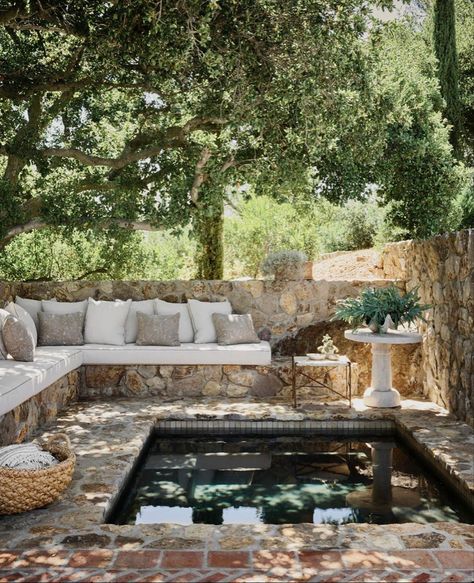 Stone Seating, Garden Deco, Mediterranean Garden, Small Pool, Garden Pool, Outdoor Rooms, Backyard Pool, Outdoor Design, House Inspo