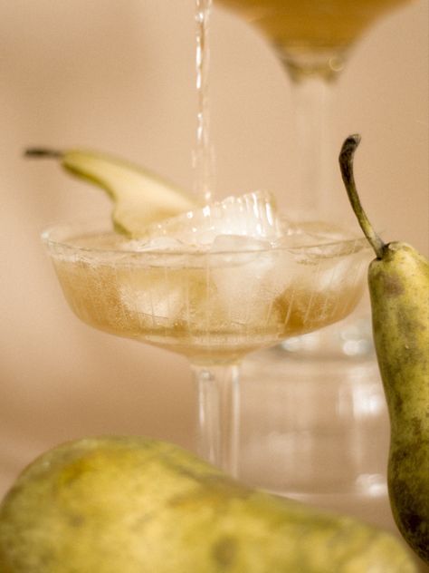 Pear Fruit Aesthetic, Pear Tablescape, Pom Nails, Pear Aesthetic, Pear Photography, Pear Drinks, Pear Wine, Pear Compote, Pears Decor