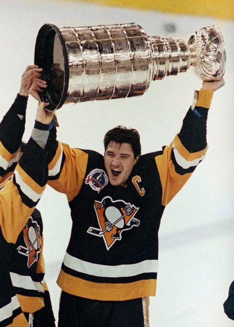 Mario Lemieux, Hockey Pictures, Pittsburgh Sports, Vintage Pens, Pittsburgh Penguins Hockey, Nhl Games, Wayne Gretzky, Penguins Hockey, Nhl Players