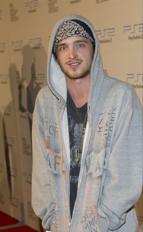 aaron paul breaking bad jesse pinkman Aaron Paul Breaking Bad, Gaming Tournament, Breaking Bad 3, Breaking Bad Jesse, Aaron Paul, Play Station, Mark Wahlberg, Jesse Pinkman, Pink Men