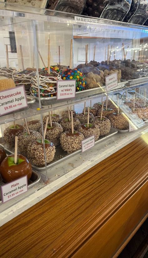 Carmel Apples Aesthetic, Candy Apples Aesthetic, Apples Aesthetic, Aesthetic Candy, Apple Candy, Event Menu, Food Sweet, Aesthetic Moodboard, Pie Bar