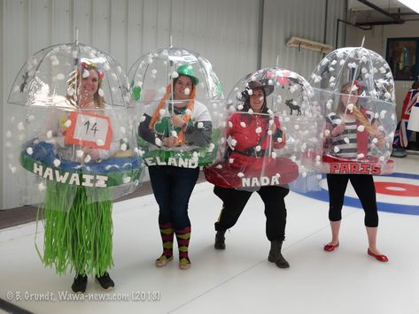 Snowglobe Parade Float, Christmas Team Costumes, Parade Ideas For Walking, Easy Parade Float Ideas Diy, Snow Globe Parade Float, Snow Globe Costume, Parade Float Diy, Halloween Work Party, Parade Float Ideas