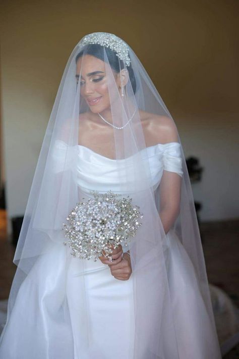 Custom Bridal Dress, Dress With Veil, Wedding Day Dresses, Classic Wedding Inspiration, Bridal Veils And Headpieces, Modest Wedding Dresses With Sleeves, Marriage Dress, Bouquet Bride, Traditional Wedding Attire