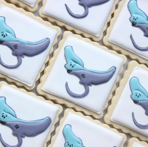 A little boy who loves sting rays will be happy to see these cookies! Stingray Cookies, Animals Cookies, Sting Rays, Cookies Royal Icing, Animal Cookies, Ocean Animals, Decorated Cookies, Stingray, Royal Icing