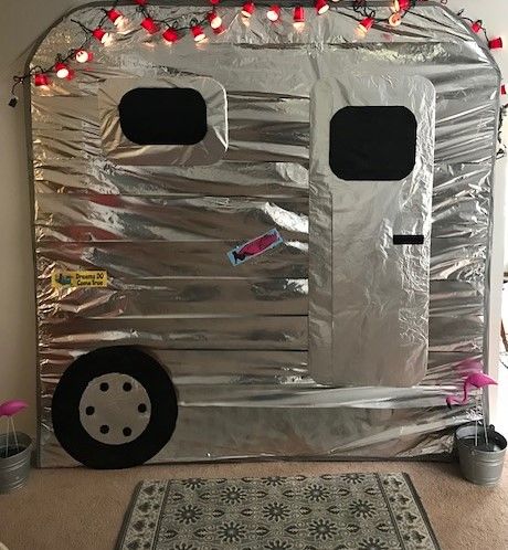 Trailer Park Party Decorations, Red Neck Christmas Party, Trailer Trash Party Decorations, White Trash Party Decorations, White Trash Party Ideas, Trailer Park Party, Trailer Park Tragedy, White Trash Party Costume, Trailer Trash Party