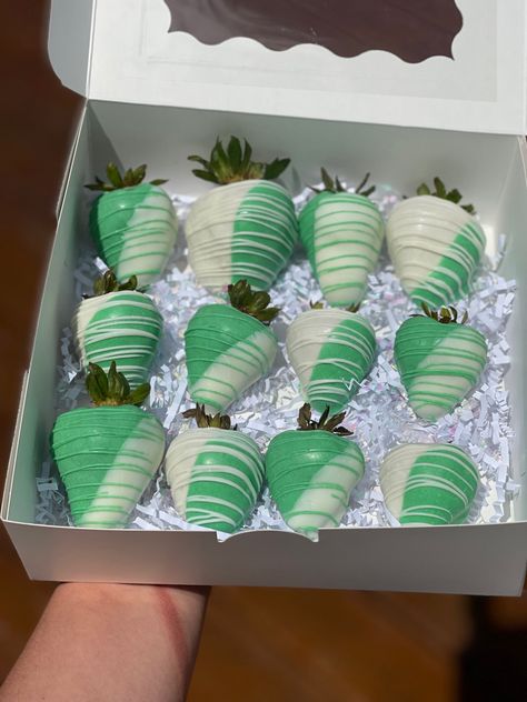 Beautiful Morning Quotes, Strawberry Decorations, Strawberry Dip, Chocolate Strawberries, Beautiful Morning, Chocolate Covered Strawberries, St Patrick’s Day, Chocolate Covered, St Patrick