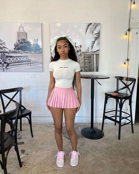 Pleated Skirt Outfit Black Women, Pink Skirt Outfits, Pleated Skirt Outfit, Simple Fits, Cruise Outfits, Concert Fits, Fashion Collage, Pink Skirt, Pink Summer