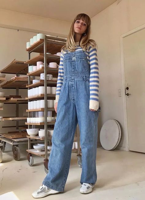 10 Best Dungarees For Women 2021: Designer Denim Dungarees Dangri Denim Women, Outfit Salopette Jeans, Dungarees Outfit Women, Dungarees Outfit Aesthetic, Dungaree Outfits, Salopette Outfit, Denim Overalls Outfit, Dungarees Outfits, Dungaree For Women