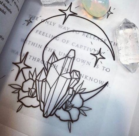 Crystal moon tattoo Tattoo Sonne, Crystal Tattoo, Dibujos Tattoo, Arte Doodle, Kunst Tattoos, Witch Tattoo, 4 Tattoo, Arrow Tattoo, Tattoo Feminina