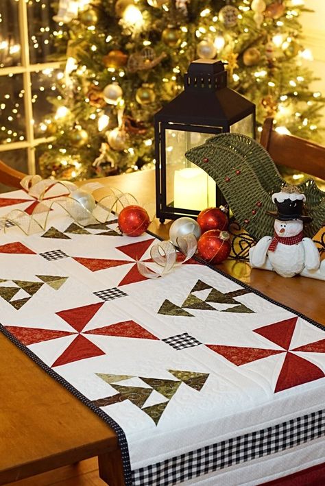 Easy Christmas Quilt, Christmas Bedrooms, Accuquilt Patterns, Table Runner Patterns, Christmas Table Runner Pattern, Quilted Table Runners Christmas, Evergreen Christmas, Christmas Tree Quilt, Runner Pattern