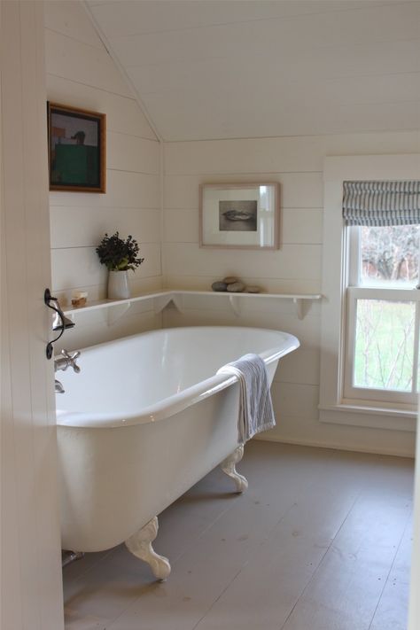 Harbor Cottage in Maine designed by Sheila Narusawa, photograph by Justine Hand | Remodelista Bad Inspiration, Cottage Bathroom, Upstairs Bathrooms, Clawfoot Tub, Dream Bathroom, Bath Tub, Farmhouse Bathroom, Beautiful Bathrooms, Clawfoot Bathtub