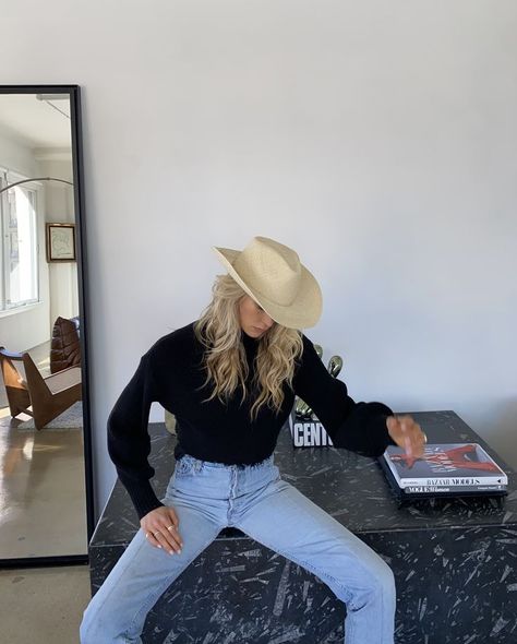 Hat Winter Outfit, Cowboy Hat Aesthetic, Cowboy Hat Outfit, Hat Aesthetic, Hat Outfit, Cowgirl Aesthetic, Cowgirl Hats, Outfits With Hats, Cowboy And Cowgirl