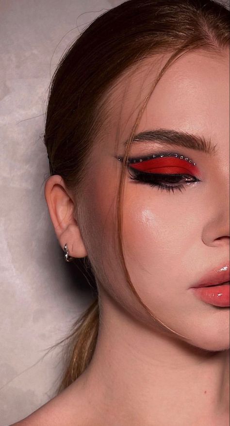 Red Black And White Makeup Looks, Red Rave Makeup Ideas, Red White And Black Makeup, Bold Red Makeup Looks, Red Black White Makeup, Red Dark Makeup, Red And Black Eyeliner Looks, Black Christmas Makeup, Black Red Eye Makeup