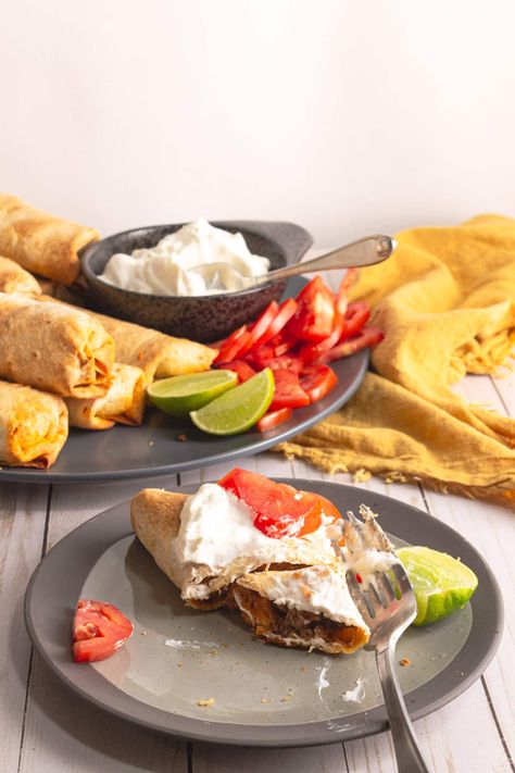 Loaded Cheesy Pocket Tacos - Happy Homeschool Nest Pocket Tacos, Taco Pockets, Single Serving Recipes, Bread Recipes Sweet, Great Appetizers, Game Day Food, Mexican Dishes, Meat Dishes, Ground Beef Recipes