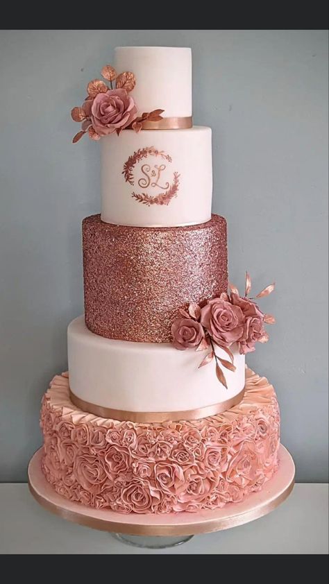 Rose Gold Cake Quinceanera, Rose Gold Quinceanera Cake Ideas, Quince Cakes Rose Gold, Quincenera Cake Ideas, Rose Gold Wedding Cake, Debut Cake 18th Elegant, Rose Gold Quinceanera Cake, Quinceañera Cakes, Quinceanera Cake Ideas