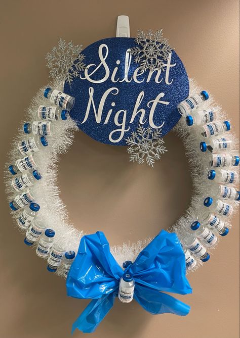 Medical Wreath Ideas, Pharmacy Wreath Ideas, Healthcare Christmas Decorations, Doctor Office Christmas Decorations, Christmas Hospital Decorations, Nursing Home Christmas Decorations, Nurses Station Christmas Decor, Nurse Christmas Door, Nurse Christmas Decorations