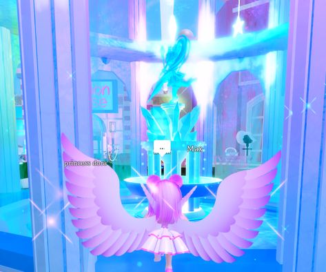 OMG! The new Royale High Update is out! I am at the new fountain in Divina 💗 I love the new update! Old Royale High 2018, Old Royale High, Roblox Nostalgia, Rh Dorm, Weird Kid, Royals High, Roblox Core, Nostalgic Childhood, Childhood Aesthetic