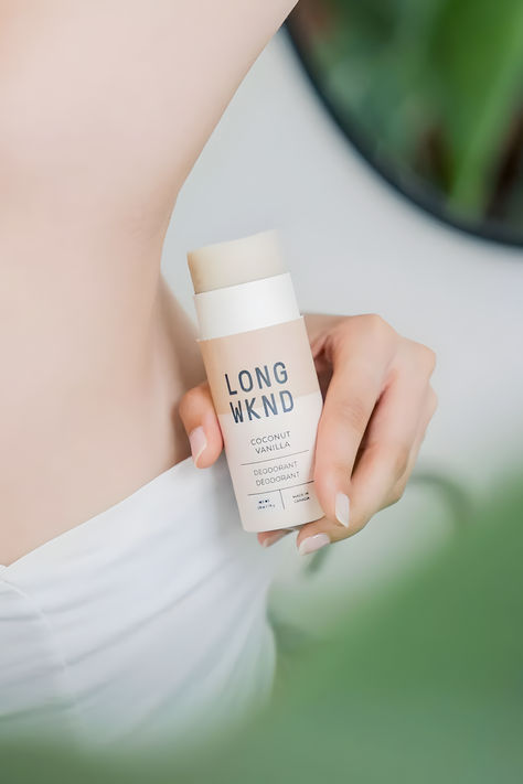 Embrace a natural, plastic-free deodorant that keeps pace with your active lifestyle. This Coconut Vanilla Deodorant is your ally, free from aluminum, plastic, parabens, and synthetic fragrances. 🥥🌿 Stay fresh and confident while prioritizing sustainability. Explore more about this refreshing deodorant in Long Wknd's guide on Marmalade. #SelfCareEssentials #CoconutVanillaDeodorant #LongWknd #MarmaladeGuides #NaturalDeodorant #PlasticFree #AluminumFree Deodorant Aesthetic, Vanilla Deodorant, Shower Aesthetic, Aesthetic Bath, Body Essentials, Bath Essentials, Natural Skin Care Routine, Creative Content, Bath And Body Care