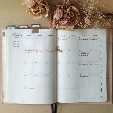 2,470 Likes, 67 Comments - Lavennz Ooi (@penpapersoul) on Instagram: “It's the time of the month to setup next moon's bujo spreads. Here are my October monthly spread.…” October Monthly Spread, Bujo Monthly Spread, Bullet Journal October, Minimalist Bullet Journal, Weekly Log, Bujo Spreads, Organization Bullet Journal, Time Of The Month, Bullet Planner