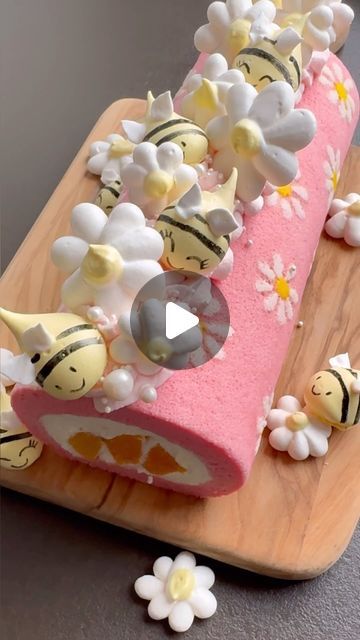 Winnie Wai-Ling Lee on Instagram: "Cake roll aka Swiss roll: what is your method of making these popular cake roll? So intrigued as there is so many recipes out there. 🐝🌸🐝🌸 . . I have a few tried and tested recipes depending on how many colours or how detailed the pattern is. I also find that if you are not so experienced with whipping egg whites and blending it into the cake batter to the right consistency it can all go wrong. Here is some extra findings and tips from my recent test baking cake rolls.  . . - using reusable baking or silicone mats work better than baking paper - pipe thick enough pattern onto the mats as you need enough to stick to the cake batter.  - don’t over whip the egg whites, if you get lumpy egg whites and it doesn’t blend into your cake batter the cake roll wi Swiss Roll Cake Design, Pattern Roll Cake, Cake Roll Design, Roll Cake Decoration, Swiss Roll Cakes, Cake Recepies, Swiss Roll Cake, Cake Rolls, Patterned Cake