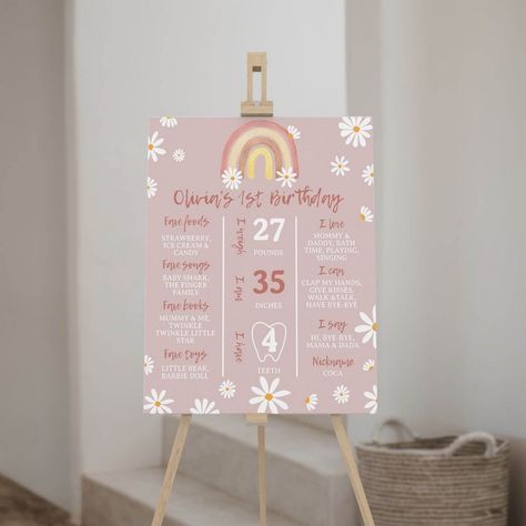 Reflecting on One: Creative First Birthday Sign Designs Baby Birthday Poster, Daisy 1st Birthday, Daisy First Birthday, 1st Birthday Board, Groovy Theme, First Birthday Milestone, Daisy Birthday, Milestone Board, Baby Poster