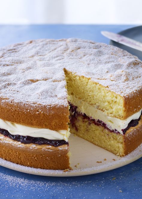 Genoise Sponge Cake Recipe, Genoese Sponge, Genoise Sponge Cake, Gbbo Recipes, Genoise Cake, Cake Recipes Uk, Genoise Sponge, British Baking Show Recipes, James Martin Recipes