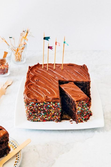 wellesley fudge cake Wellesley Fudge Cake Recipe, Fudge Birthday Cake, Fudge Cake Recipe, Chocolate Fudge Frosting, Caramel Fudge, Mini Tortillas, Bowl Cake, Pecan Cake, Fudge Cake