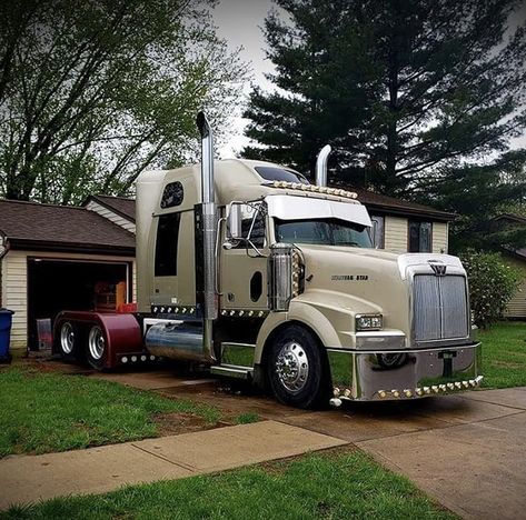 Western star Western Truck, Truk Besar, Truck Life, Western Star Trucks, Tractor Pictures, Fashion Truck, Custom Cars Paint, Custom Big Rigs, Western Star