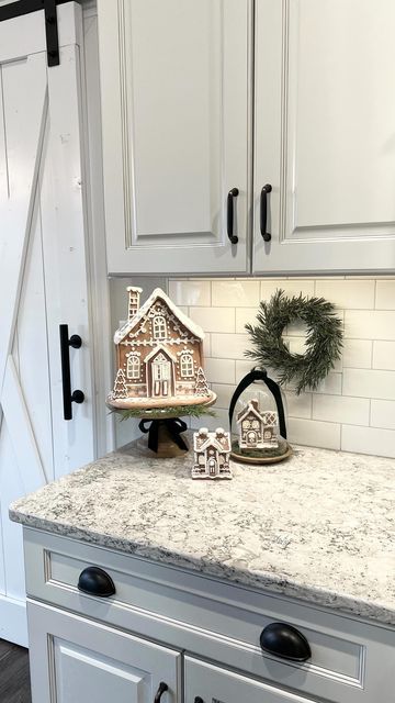 Farmhouse Gingerbread House, Gingerbread House Decorations Indoor, Kitchen Gingerbread Christmas Decor, Gingerbread House Kitchen Decor, Gingerbread Christmas Decor Kitchen, Gingerbread Christmas Kitchen, Real Gingerbread House, Gingerbread Kitchen Decor, Gingerbread Farmhouse