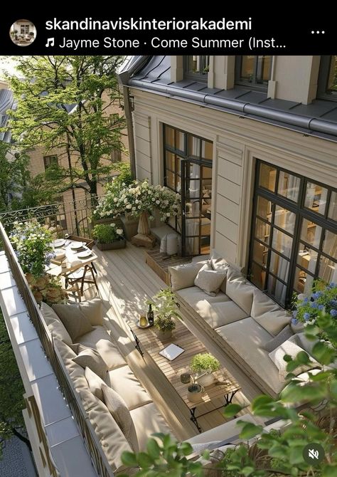 Apartment Rooftop Terrace, Upstairs Terrace Ideas, Small Rooftop Terrace Design, Apartment Rooftop, Rooftop Apartment, Terrace Ideas, Rooftop Terrace Design, Loft Ideas, Apartment Terrace