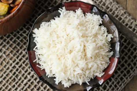 Alton Brown's 'how to cook rice'. **I am such a lousy rice cooker. This might be worth a try. DeR Kacang Tanah, Cook Rice, Ayam Goreng, How To Cook Rice, Side Recipes, White Rice, Rice Dishes, Rice Recipes, How To Cook